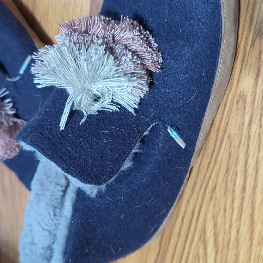 Slippers - Picture 3 of 3